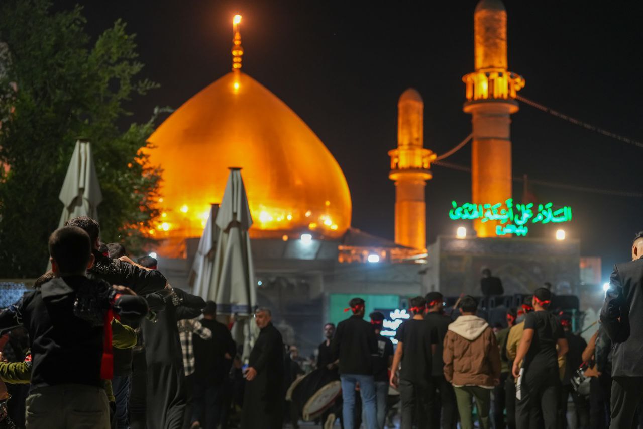 موكب عزاء أهالي تازة يحيي ليالي ذكرى استشهاد السيدة الزهراء (عليها السلام) في مدينة سامراء المقدسة.