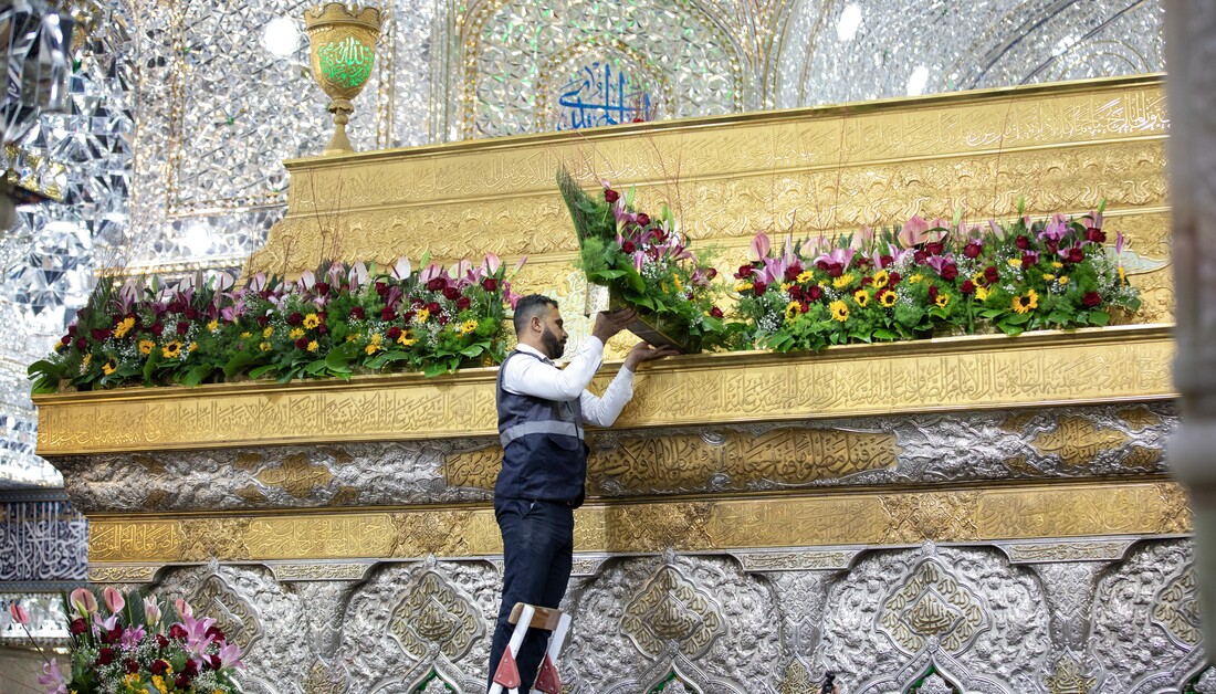 İmam Hüseyin (a.s) Türbesi, İmam Ali’nin (a.s) doğum yıl dönümü için çiçeklerle süslendi