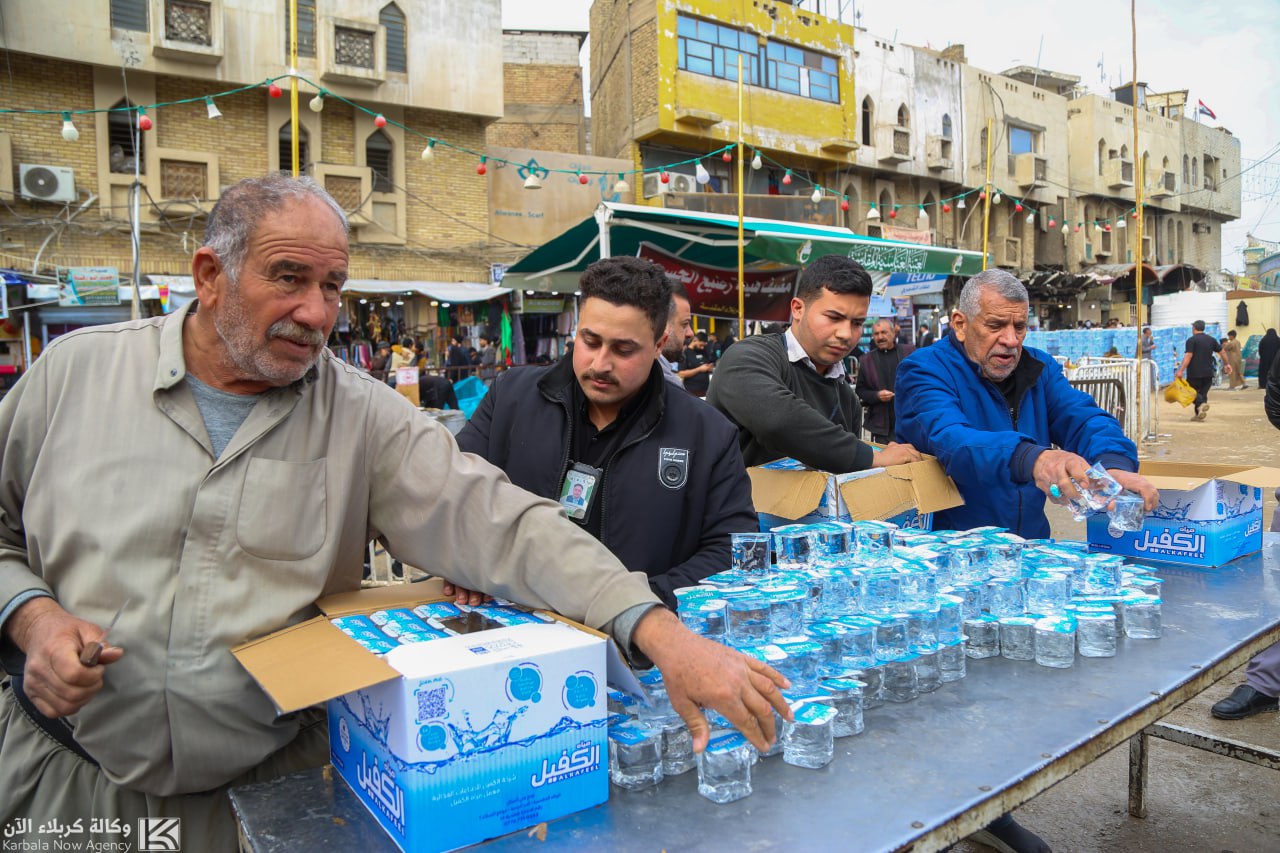 بالصور: وحدة السقاية تابعة لقسم شؤون الخدمية في العتبة العباسية يقدم خدمات للزائرين