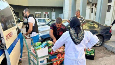 Le sanctuaire sacré de l'imam Hussein a livré des produits alimentaires à l'hôpital public Nabih Berri dans la région de Nabatiyeh, au Liban.