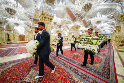 Le sanctuaire de l’Imam Ali (as) est magnifiquement décoré de fleurs à l’approche de la célébration du 13 Rajab.