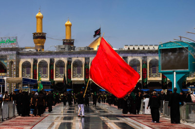 کربلا بین الحرمین میں ماتمی دستہ اپنے مخصوص انداز میں ماتم کرتے ہوئے
