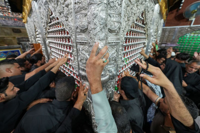 شہادتِ امام حسن عسکری علیہ السلام کی مناسبت سے سامراء کی فضا سوگوار اور عزاداری کے رنگ میں ڈوب گئی