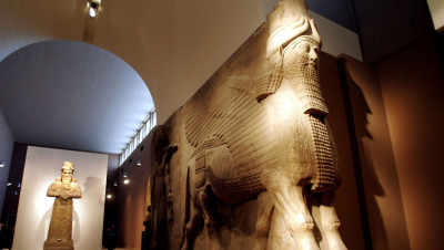 Iraq announces seizure of 185 artifacts in the United Kingdom as part of efforts to recover looted antiquities