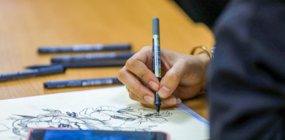 العتبة الحسينية المقدسة تقيم دورة متخصصة بفن الرسم لشريحة البنات   