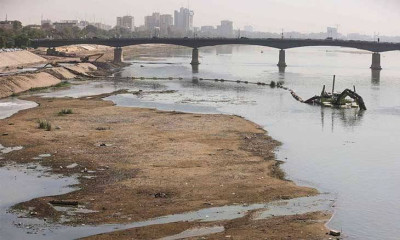 "لاجئو المناخ" في العراق: عندما يبتلع الجفاف حضارة القصب والجاموس