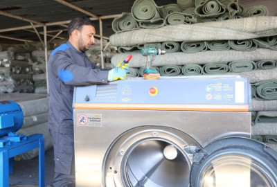 ضمن خدماتها للحرم الشريف.. العتبة الحسينية تنجز غسل نصف مليون قطعة مفروشات