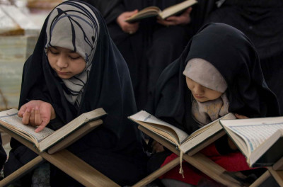 Programmes coraniques du Ramadan pour les jeunes filles au Saint Sanctuaire de l'imam Ali