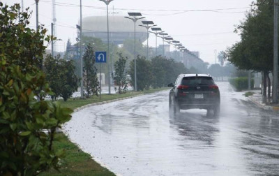 أعلنت هيئة الأنواء الجوية، اليوم الثلاثاء، عن تفاصيل حالة الطقس في البلاد للأيام المقبلة، فيما توقعت أمطاراً متباينة وارتفاعاً في درجات الحرارة.