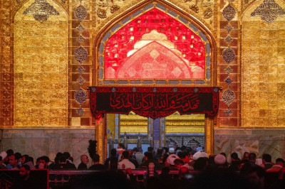 بالصور.. مواكب العزاء تُقدّم مواساتها من جوار الصحن العلوي المُطهّر في ذكرى شهادة أمير المؤمنين (عليه السلام)