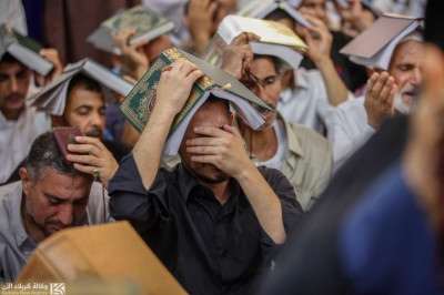 Les fidèles font revivre les nuits du Destin dans la cour du sanctuaire de l’Imam Hussein (as)
