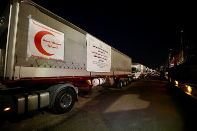 شاهد بالصورالعتبة الحسينية : انطلاق أول قافلة لإغاثة الشعب الإيراني استجابة لنداء المرجعية العليا