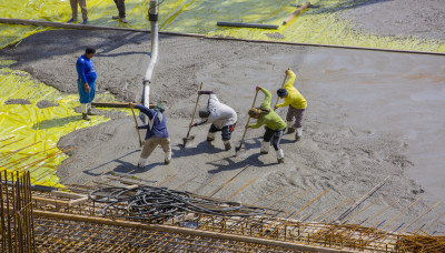 Découvrez en images : le département des projets d’ingénierie du Saint Sanctuaire de l’Imam Hussein poursuit les travaux de construction du projet de l’esplanade de l’Imam Al-Hassan Al-Mujtaba (AS)