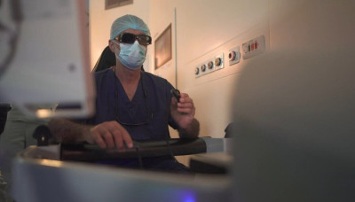 Une prouesse médicale inédite : La Fondation Warith International pour le traitement des tumeurs, réussit l’ablation d’une tumeur complexe chez une patiente souffrant d’obésité sévère à l’aide d’un robot