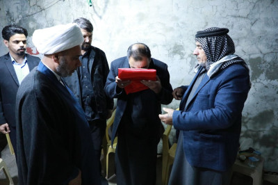 عتبۂ حسینیہ کے وفد کی تلعفر میں شہداء کے اہلِ خانہ اور زخمیوں سے ملاقات