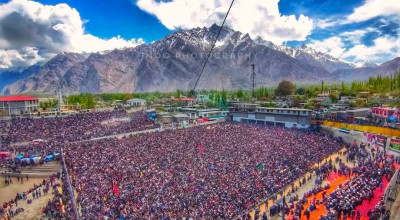 تجمع حاشد في باكستان لإحياء أربعينية الشهداء في ايران