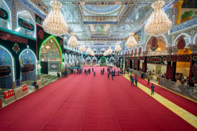 محرم الحرام کی مناسبت سے حرمِ امام حسینؑ اور حرمِ حضرت ابوالفضل العباسؑ میں سرخ قالین بچھا دیے گئے