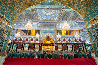 Hz. Hüseyin (a.s) ve Hz. Abbas (a.s) türbelerinde hüzün ayı için kırmızı halı serildi