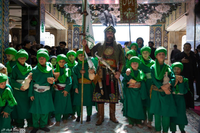 Heybet ve izzetle dimdik durdular: Hz. Abbas’ın (a.s) vefası temsili sahnelerle canlandırıldı