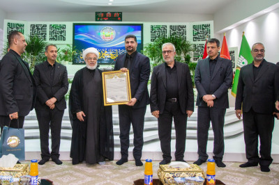 حرمِ امام حسینؑ نے عاشوراء کے دوران مثالی انتظامات اور خدمات پر تمام شعبہ جات کے سربراہان کو اعزازی شیلڈز سے نوازا