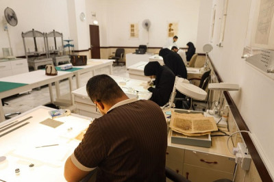 Imam Ali Holy Shrine hosts manuscript restoration training for university students