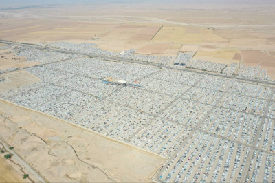 Irak'a gelen Erbain ziyaretçileri, Mehran Sınır Kapısı'na on binlerce araç bırakarak yürüyüşe katıldı