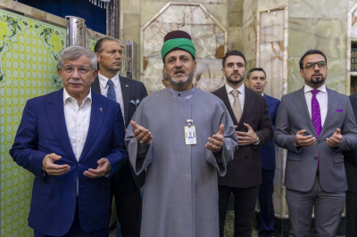 From Najaf to Karbala and Kadhimiya: Davutoğlu visits Iraq’s holy shrines
