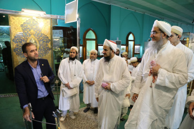 بوہری برادری کے وفد کا حرم امام حسینؑ کے میوزیم کا دورہ
